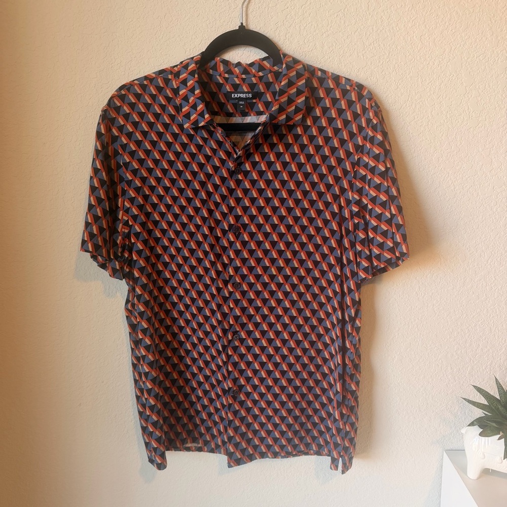 Express Men’s Medium Short Sleeve Button Down Shirt - Triangle Pattern